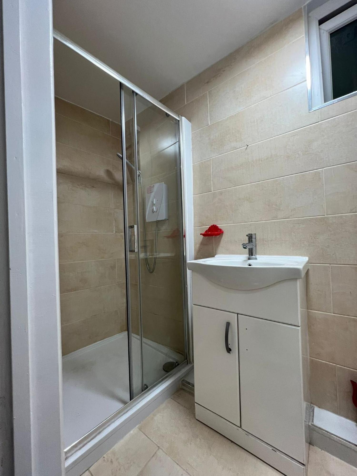 Starlet Manor Park Apartment London Ngoại thất bức ảnh
