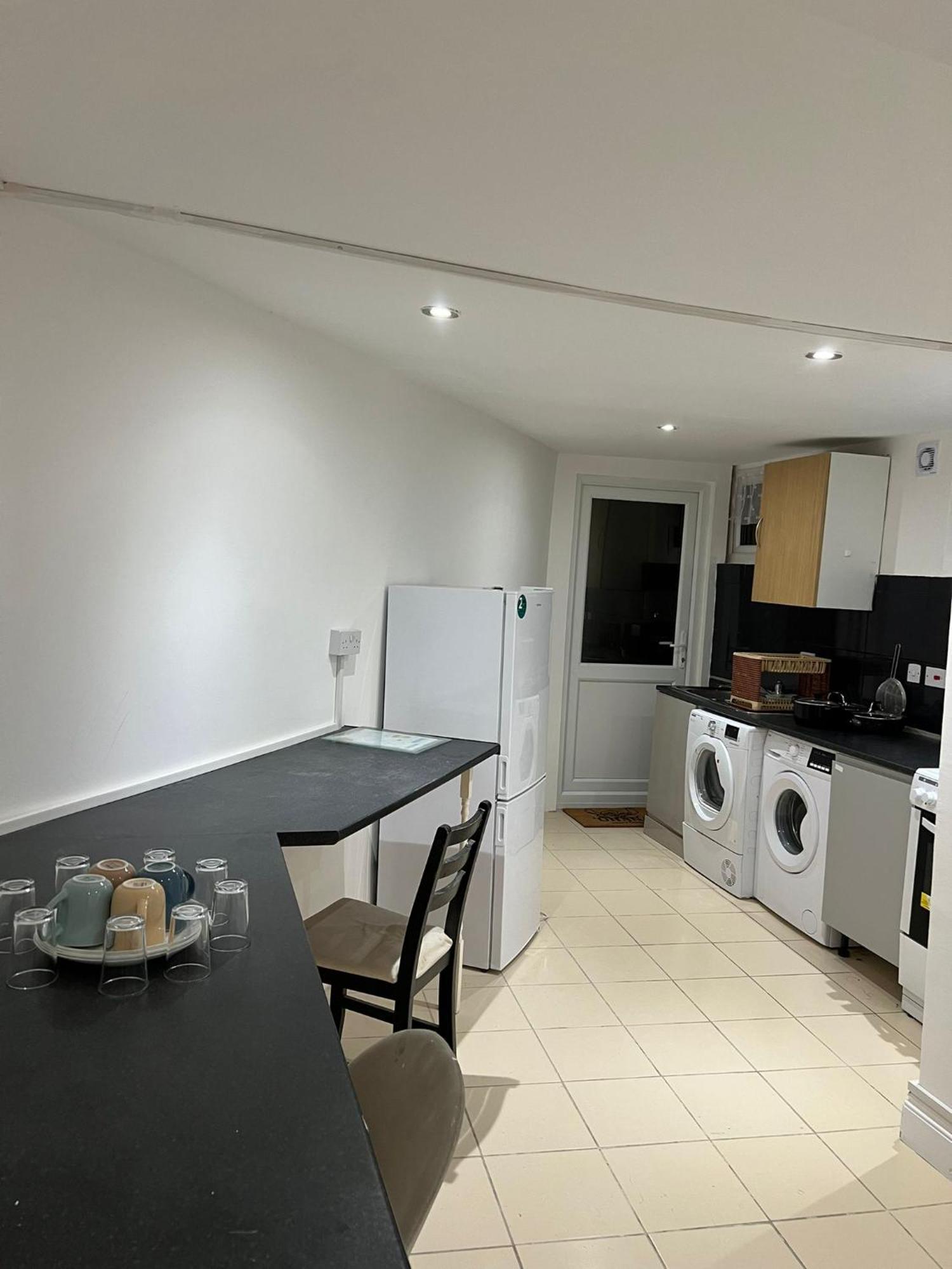 Starlet Manor Park Apartment London Ngoại thất bức ảnh
