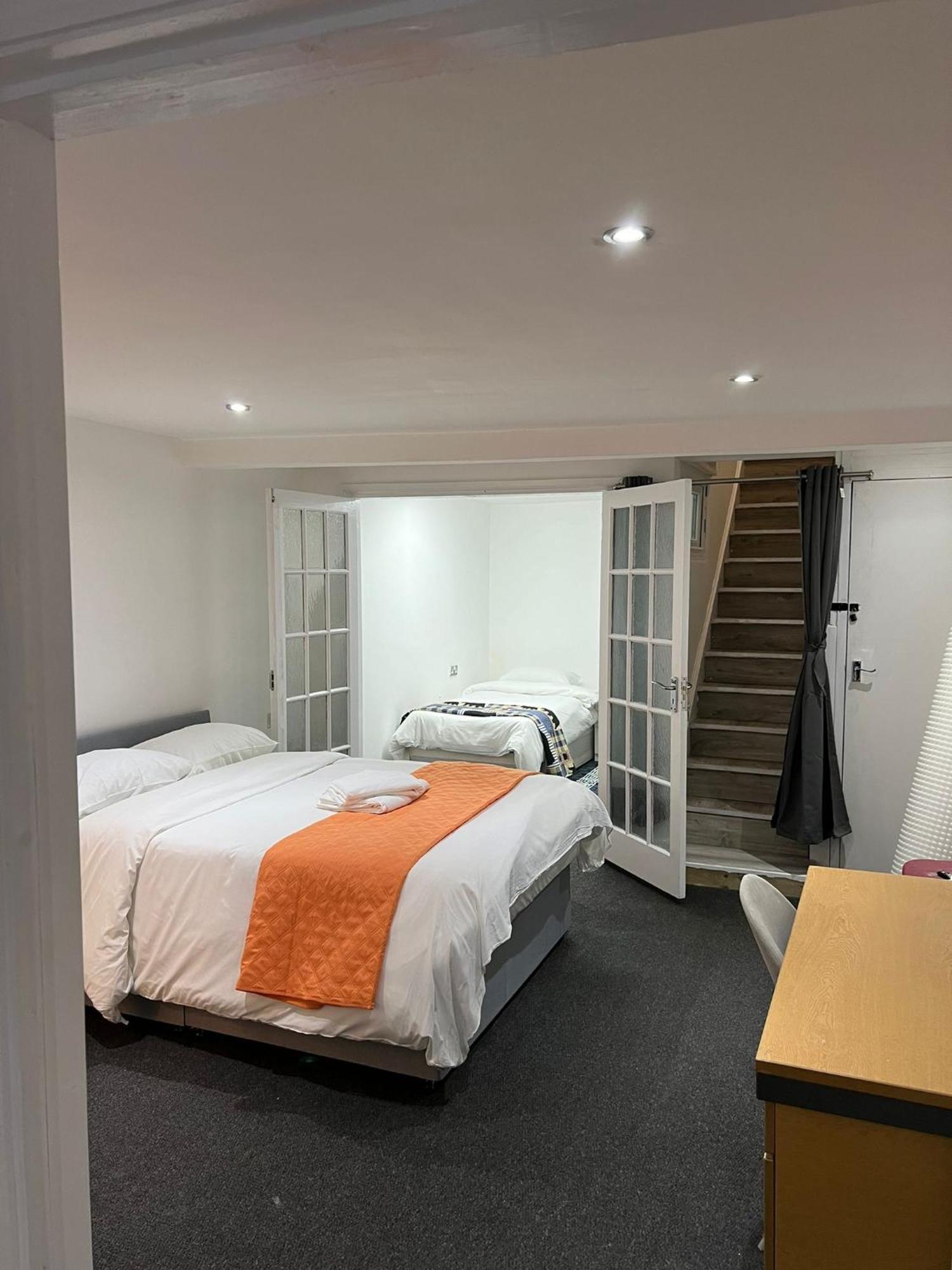 Starlet Manor Park Apartment London Ngoại thất bức ảnh