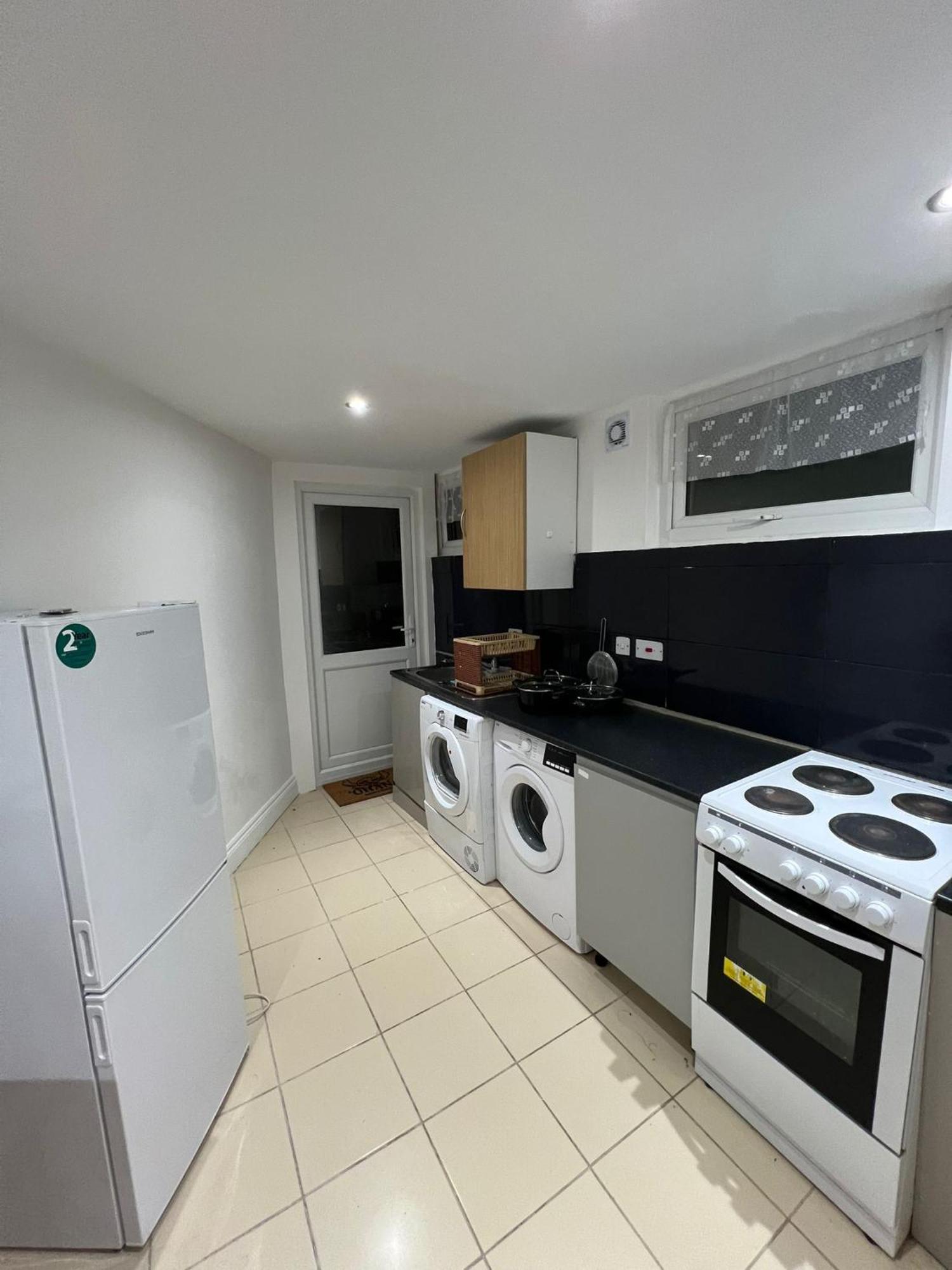 Starlet Manor Park Apartment London Ngoại thất bức ảnh