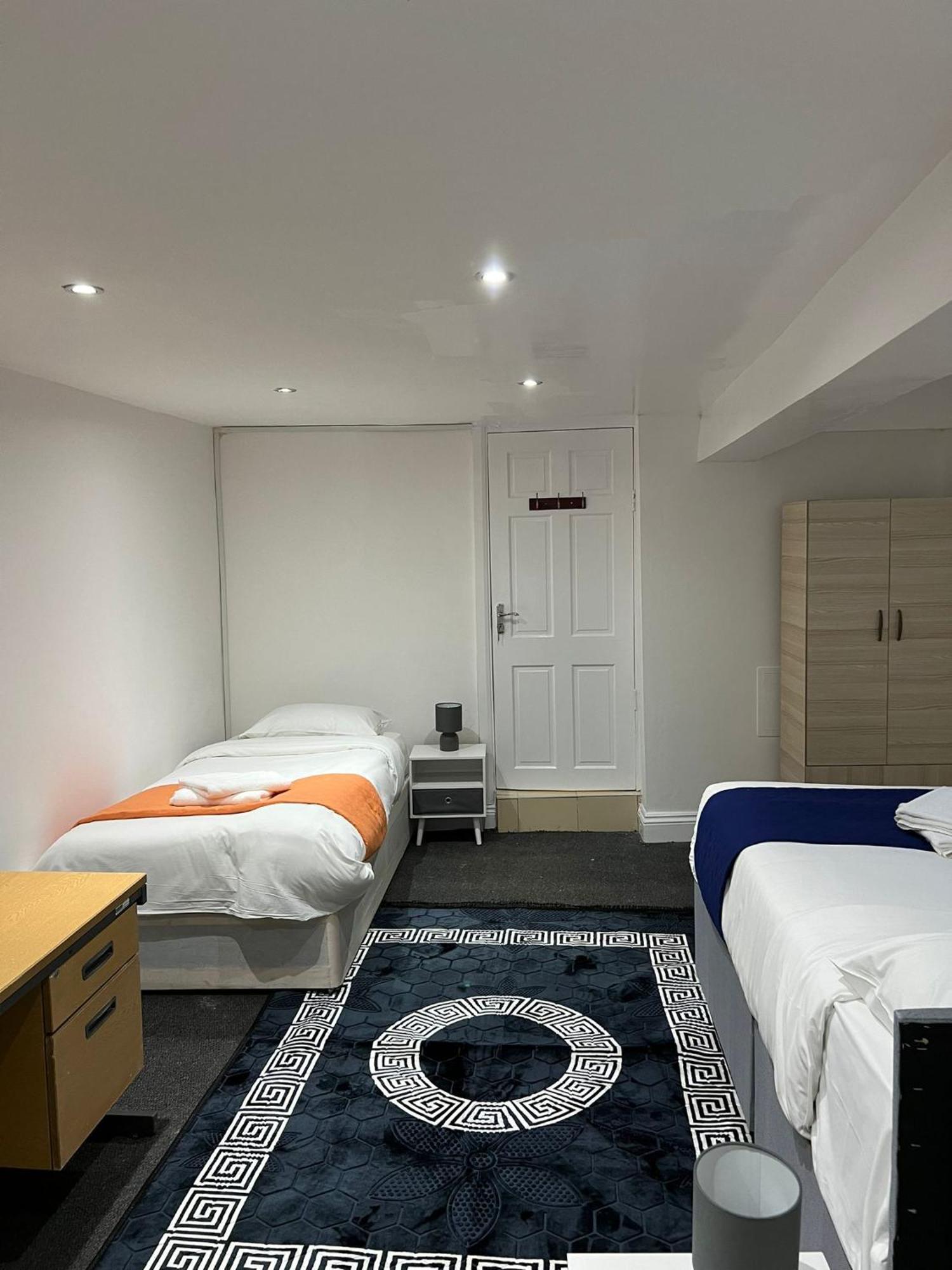 Starlet Manor Park Apartment London Ngoại thất bức ảnh
