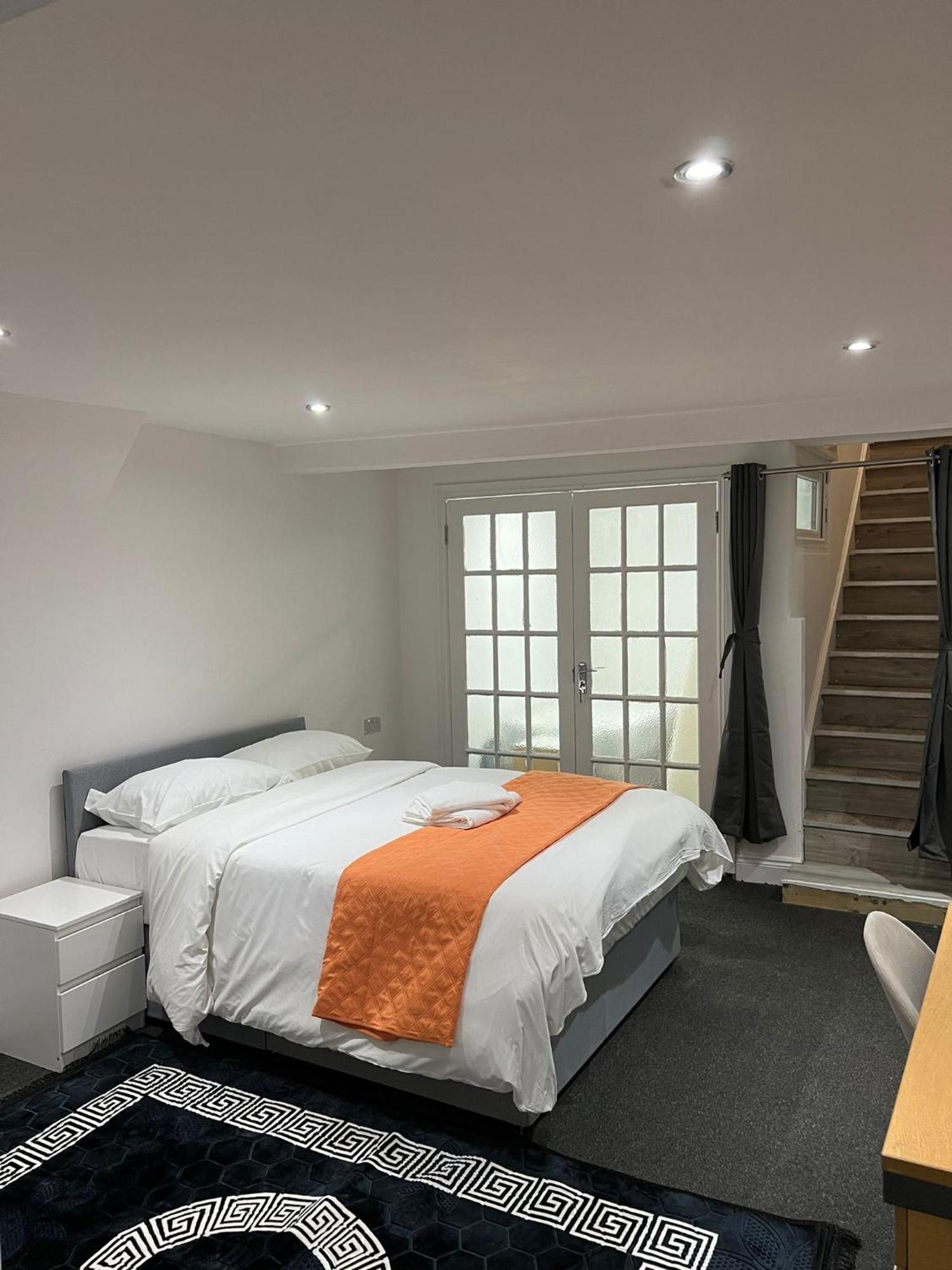 Starlet Manor Park Apartment London Ngoại thất bức ảnh